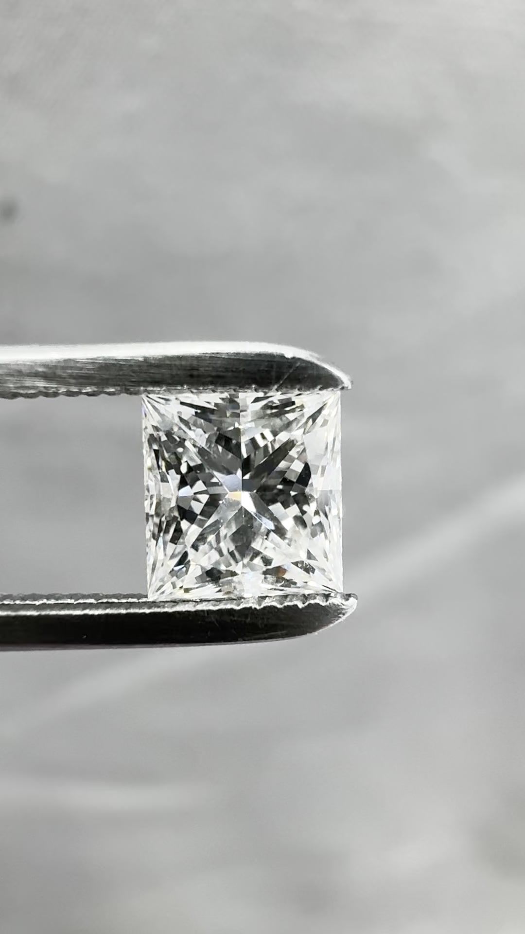 Diamond Natural 0.68Ct G-VVS2 Princess - GIA2235581615 1