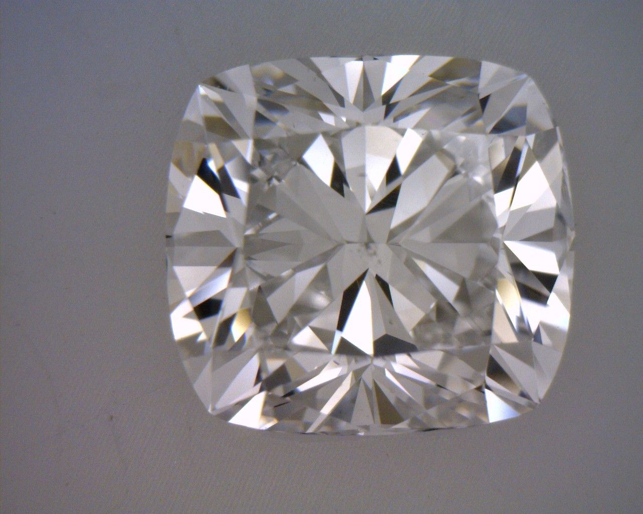 Diamond Natural 1,7Ct E-VS2 Cushion - GIA2406505810 1