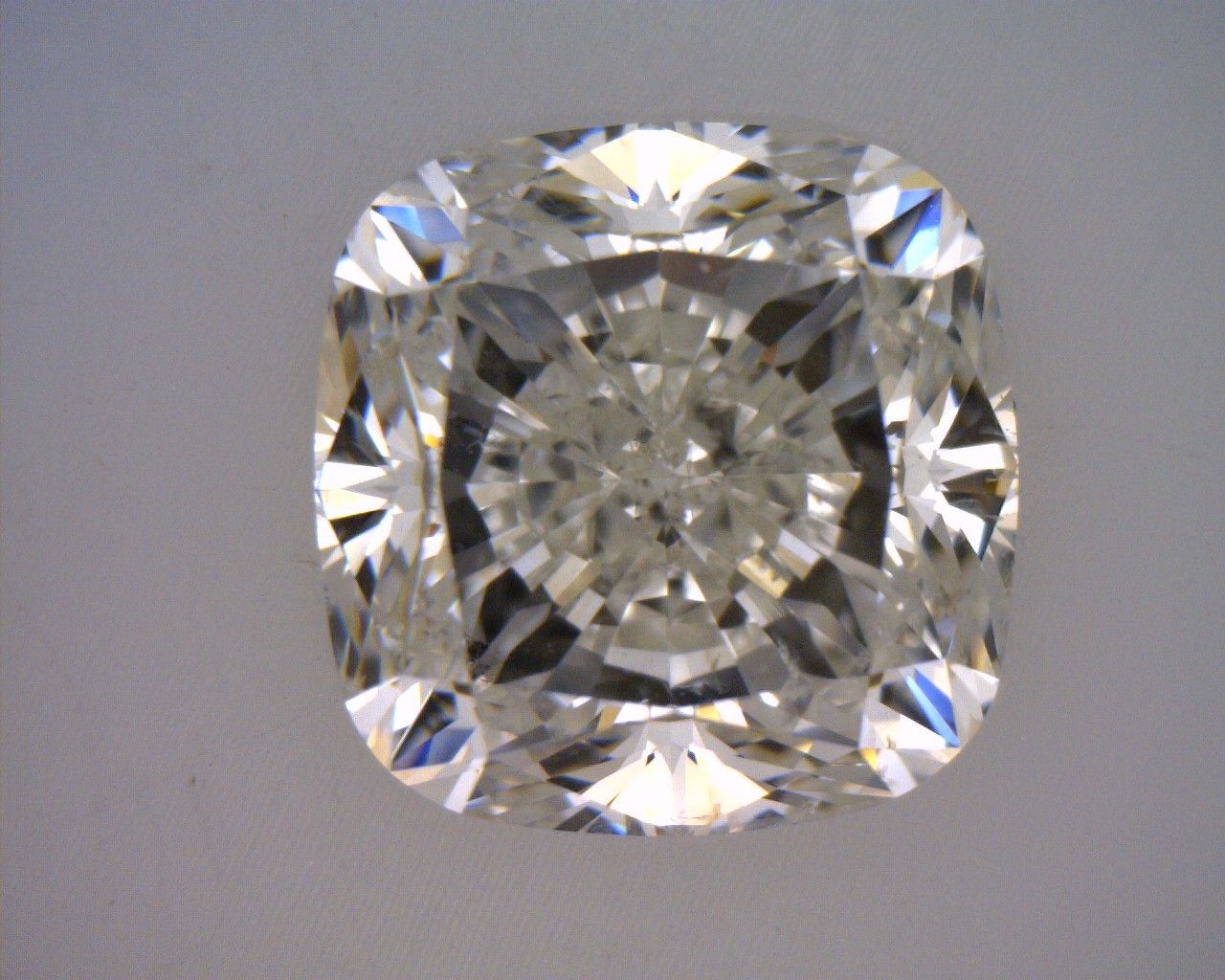 Diamond Natural 1,79Ct K-SI2 Cushion - GIA6412096831 1